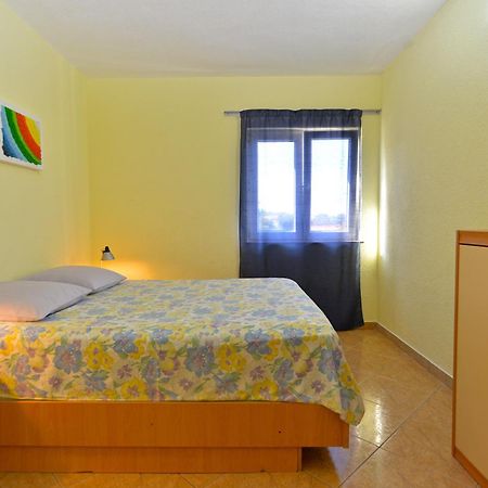 Apartments Milica 56 Pula Bagian luar foto