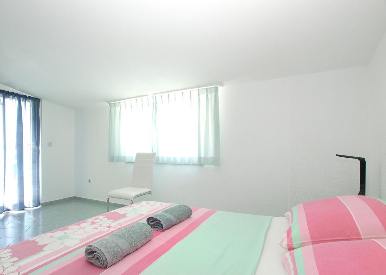 Apartments Milica 56 Pula Bagian luar foto