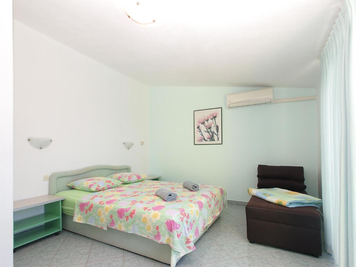 Apartments Milica 56 Pula Bagian luar foto