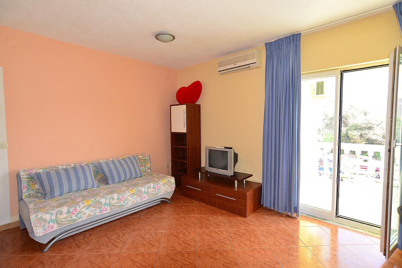 Apartments Milica 56 Pula Bagian luar foto