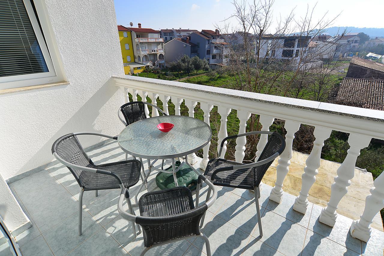 Apartments Milica 56 Pula Bagian luar foto