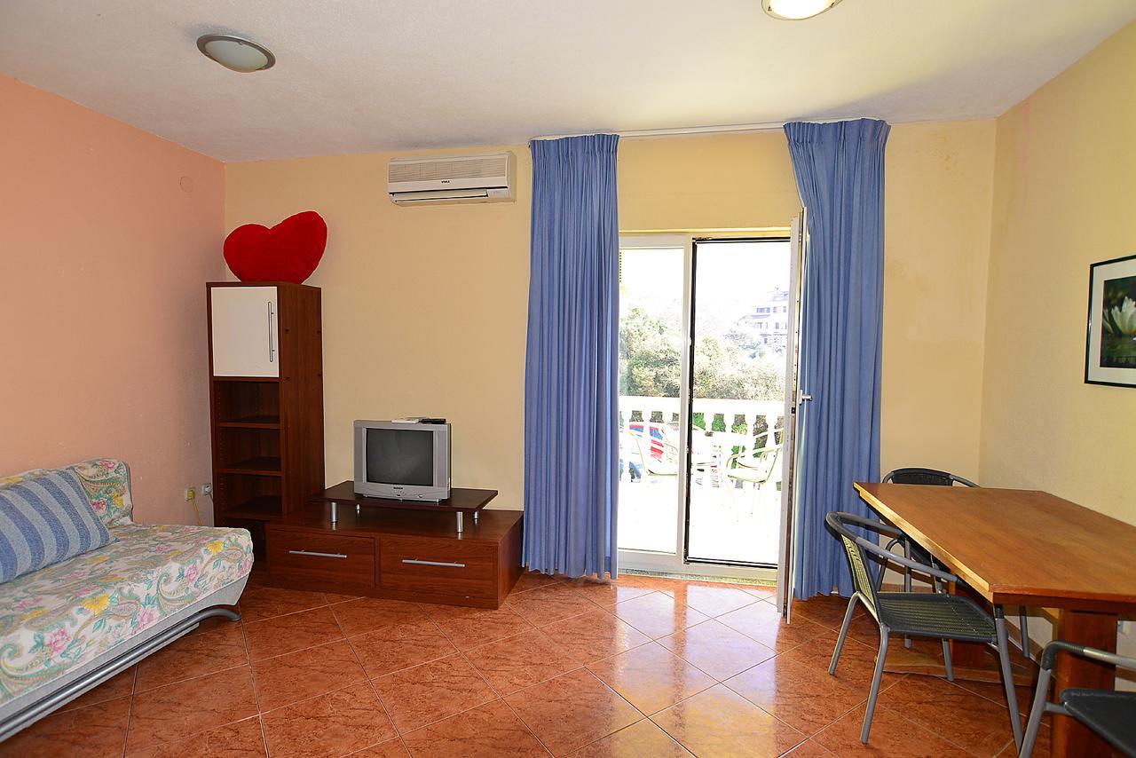 Apartments Milica 56 Pula Bagian luar foto