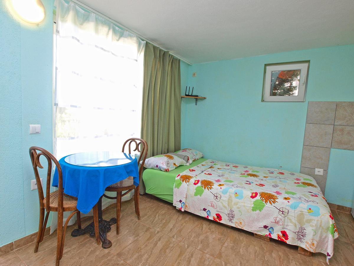 Apartments Milica 56 Pula Bagian luar foto