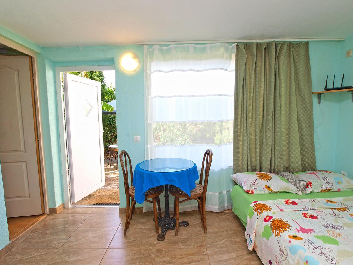 Apartments Milica 56 Pula Bagian luar foto