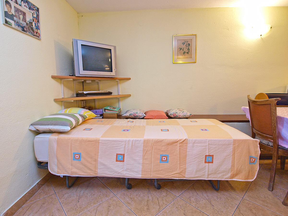 Apartments Milica 56 Pula Bagian luar foto