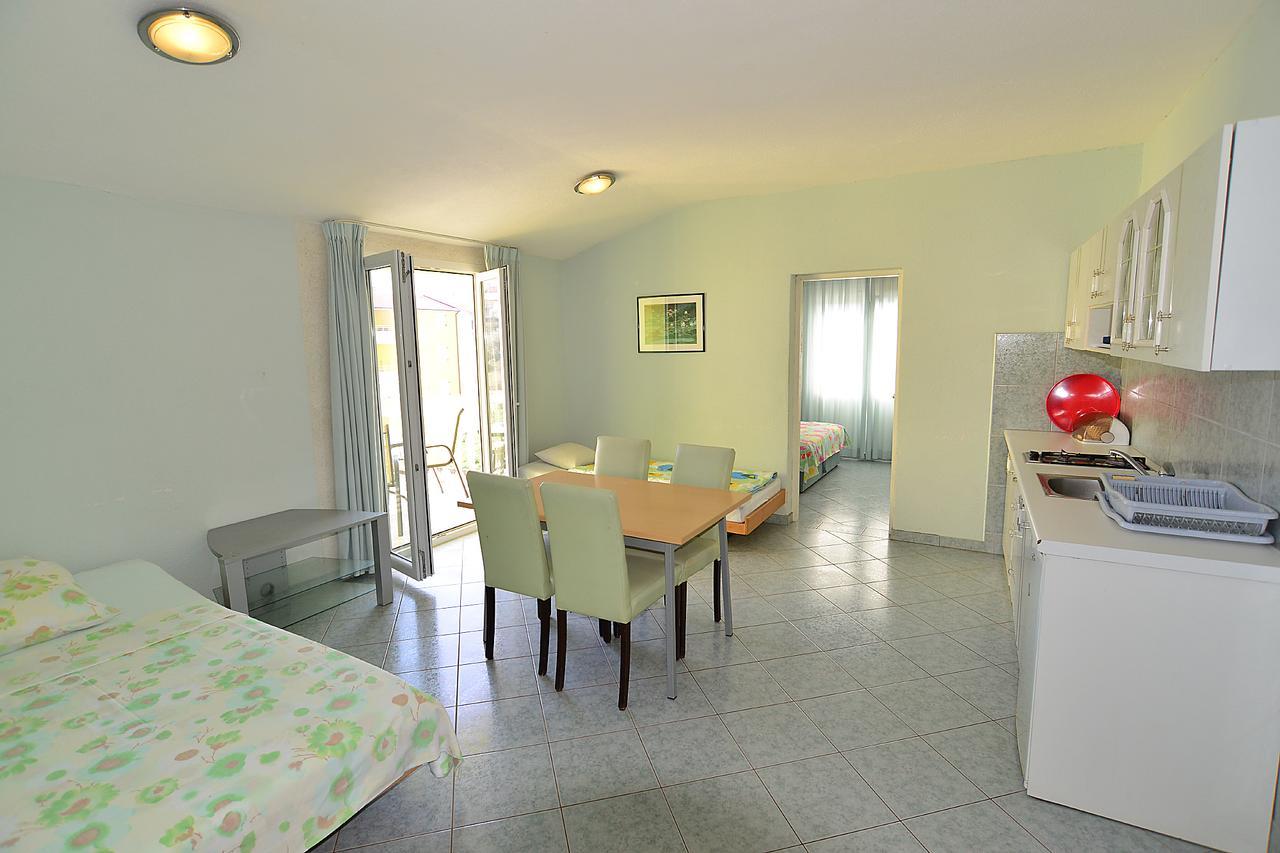 Apartments Milica 56 Pula Bagian luar foto