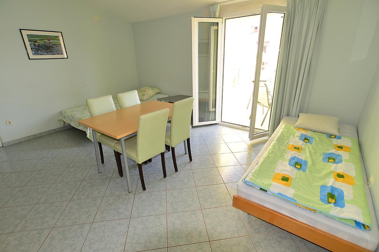 Apartments Milica 56 Pula Bagian luar foto